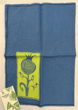 Tessuto azzurro con melograno verde