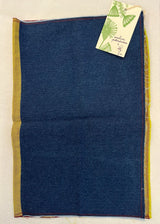 Tessuto verde e blu con fiore rosa